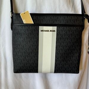 Never used, still has the tags! Very cute bag just never got around to using it.